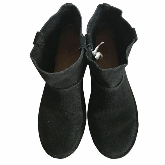 Ugg Women’s Classic Mini Perf Black Suede Ankle Boots 8 - Picture 3 of 14